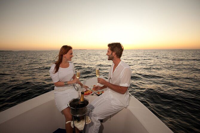 Cabo Arch Sunset Yacht Tour - Dinner & Drinks — Up to 18 Guests - Timing matters: 3pm in winter, 5pm in summer