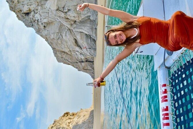 Cabo San Lucas Sunset Cruise with Unlimitted Drinks - Wildlife and What to Look For Out on the Water