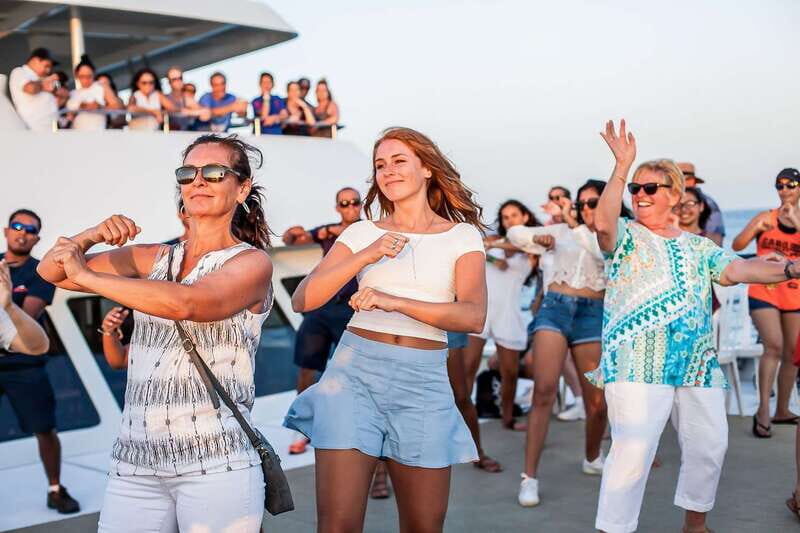 Cabo San Lucas: Sunset Dinner Cruise - The Cabo San Lucas Arch: the best photo moment and why the turn matters