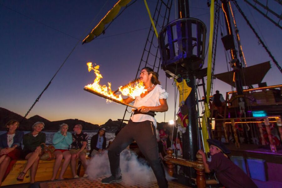 Cabo San Lucas: Sunset Pirate Ship Cruise with Dinner Show - Sunset photos: how to get the best angles