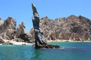 Famous Arch tour with Glass Bottom Boat. - Glass-Bottom Boat Reality: Expect Views Through Divided Windows