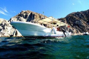 Land's End Sightseeing Boat Tour in Los Cabos - Stop 1: Medano Beach and the safety briefing that actually helps