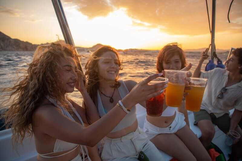 Los Cabos: Sunset Boat Tour to the Arch and Sea Lions - Dedo de Neptuno and La Ventana del Pacífico: named rocks that make sense from sea level