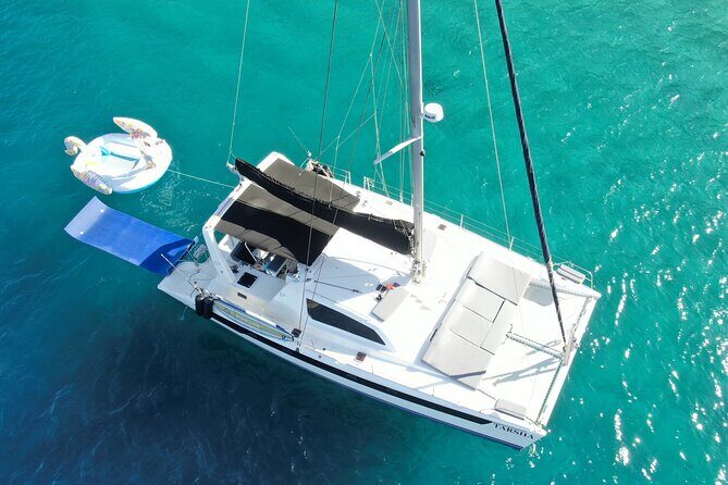 Luxury Sailing catamaran charter in Cabo San Lucas all inclusive - The 3-hour route: Arch photos, Pelican Rock, and Balconcito