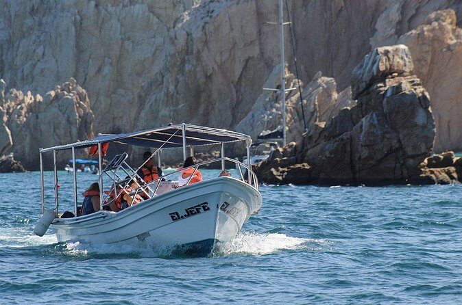 Shared walks to the arch of Cape San Lucas - Boats, crew help, and how the small group changes the feel